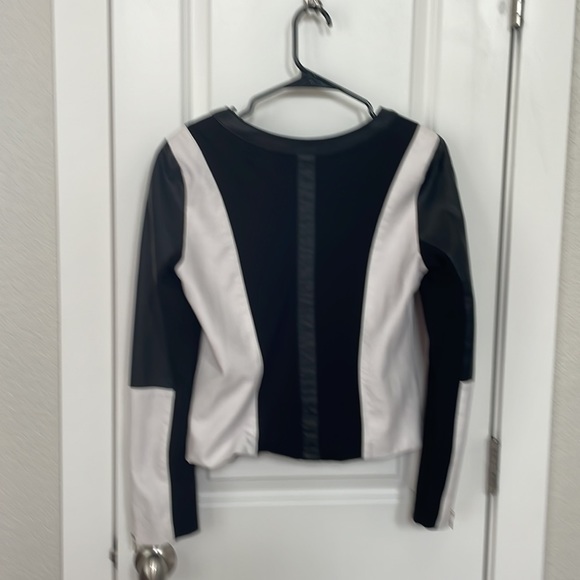 Moto style jacket that fits like a small - Picture 7 of 13